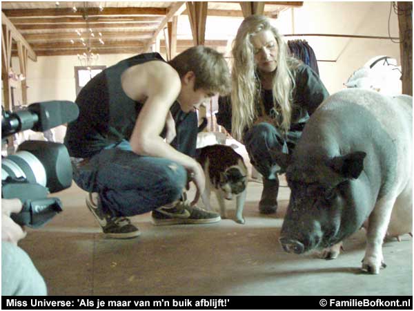 Miss Universe: 'Als je maar van m'n buik afblijft!'